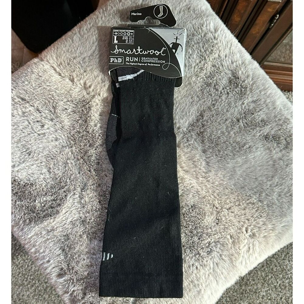 Smartwool PhD Run Socks Graduated Compression Unisex Large Black Merino Wool I16